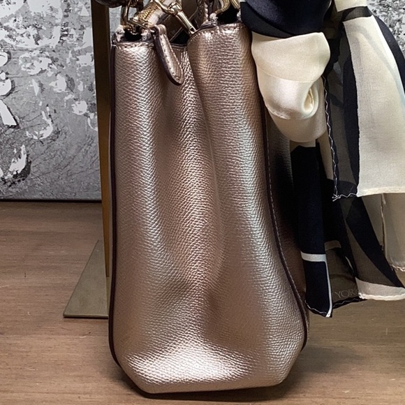 Coach H1677-F56853 Madison Gold Metallic Pebbled Leather 3 Compartments Bag - Picture 8 of 16